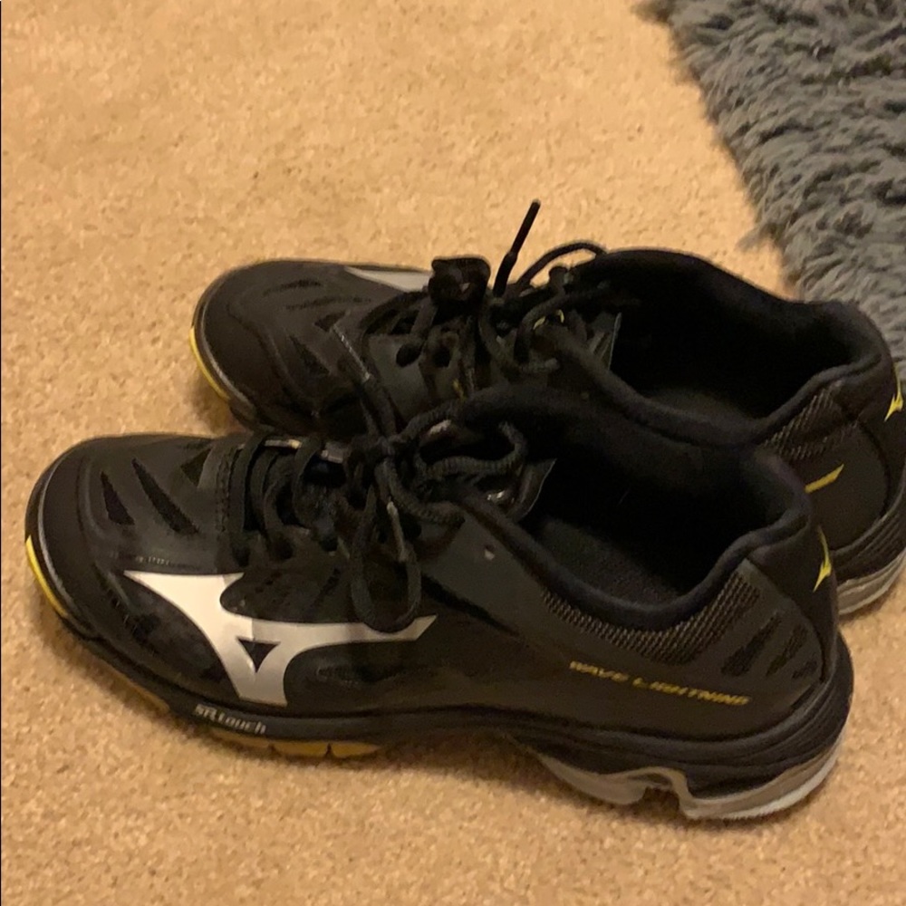 Volleyball shoes
